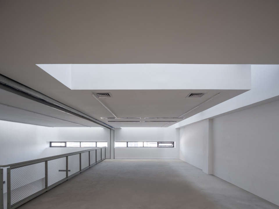 . 图书馆室内 Interior of Library ©田方方