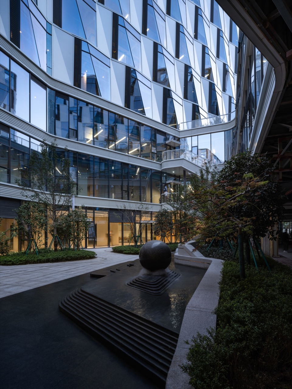 1号楼景观中庭 Landscaped atrium of Building 1©山间影像 Inter mountain images