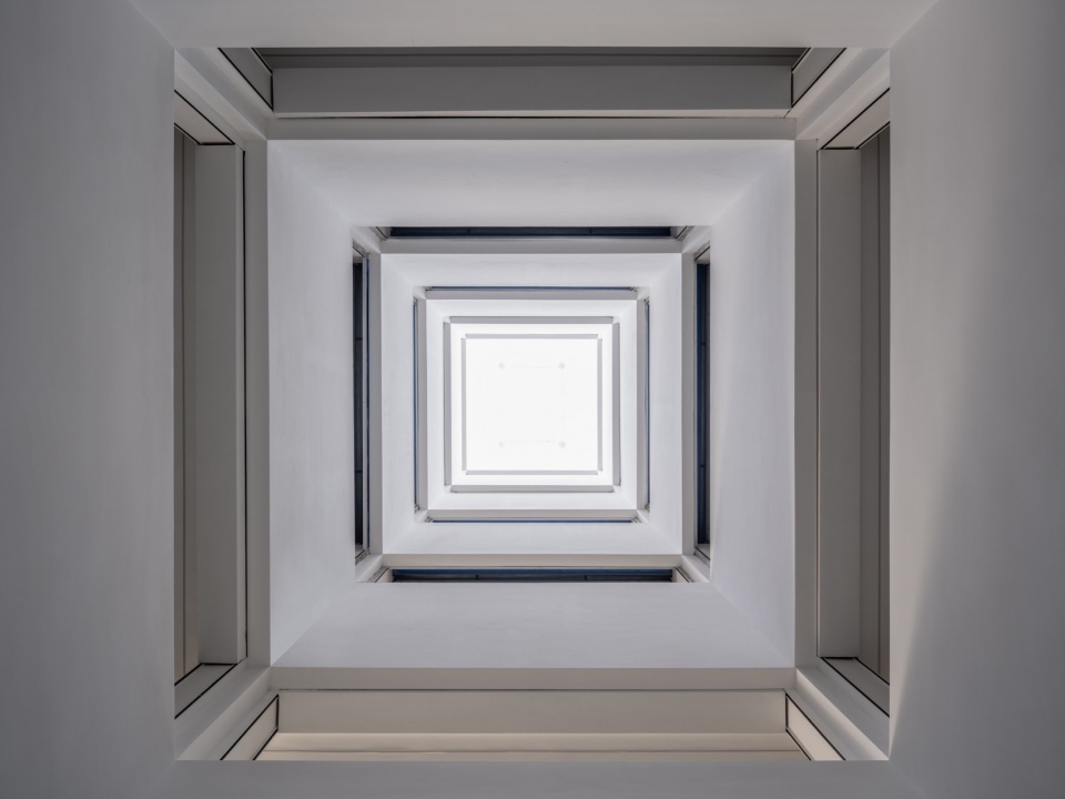 . 图书馆室内 Interior of Library ©田方方