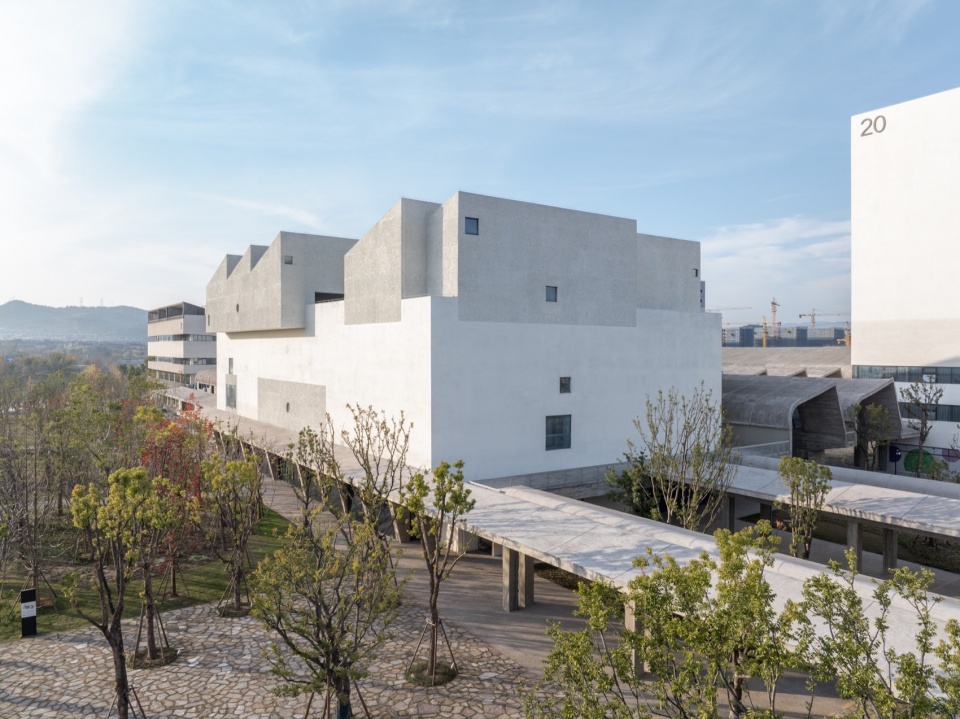 . 展览馆东南立面 Southeast facade of the Exhibition Hall ©田方方