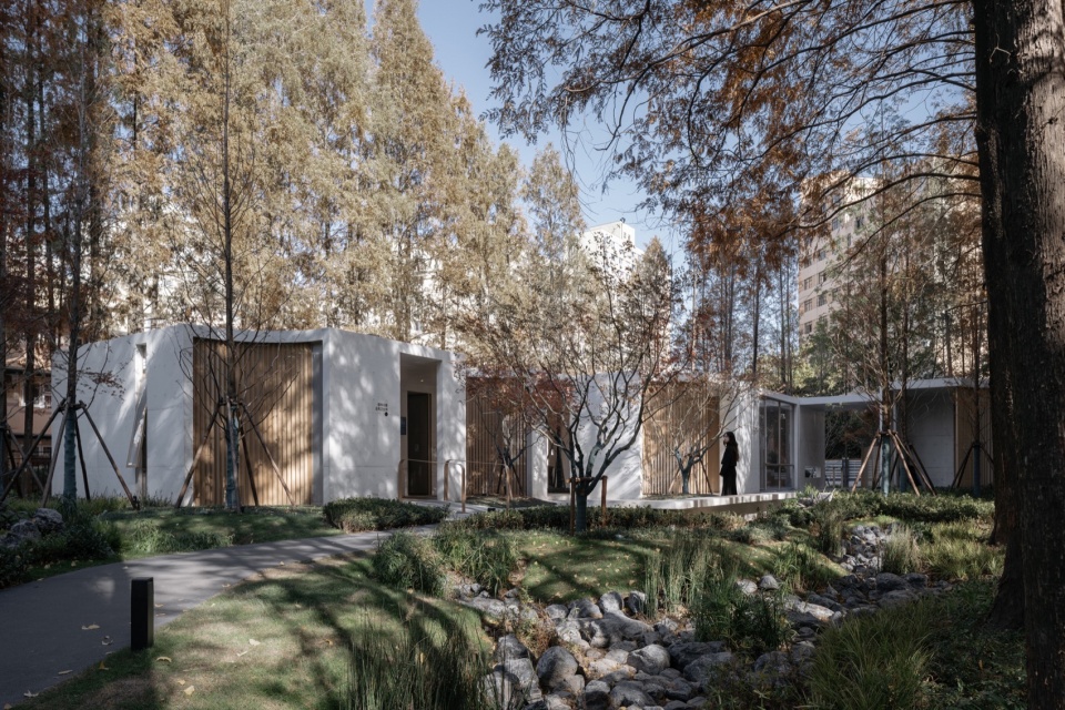 林下地被与块石的松弛设计 @CreatAR Images tianlin park tourist center shanghai by viascape design