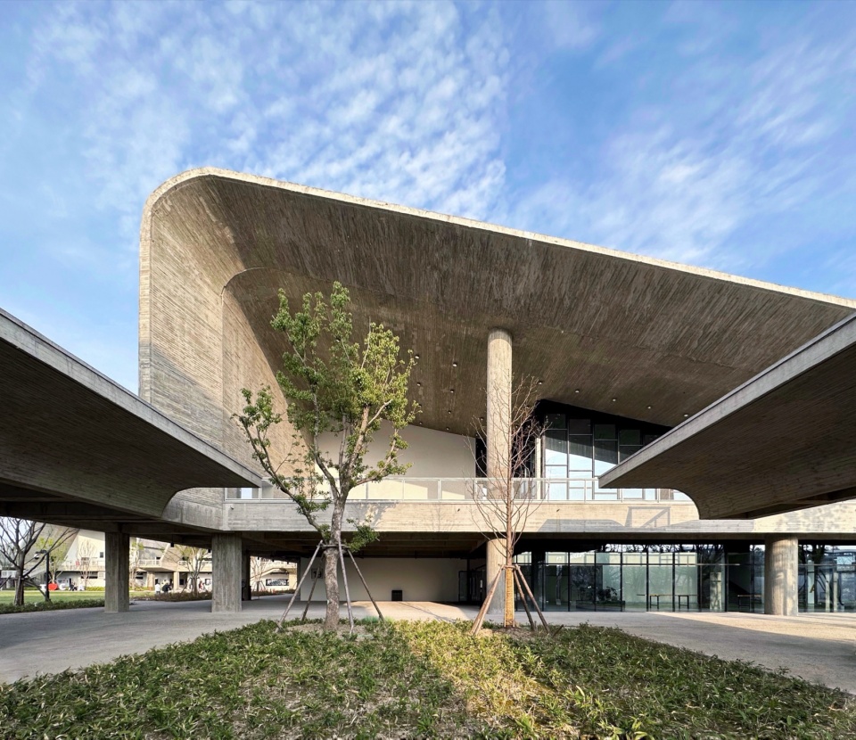 . 报告厅主立面 Main elevation of Auditorium ©李诗琪