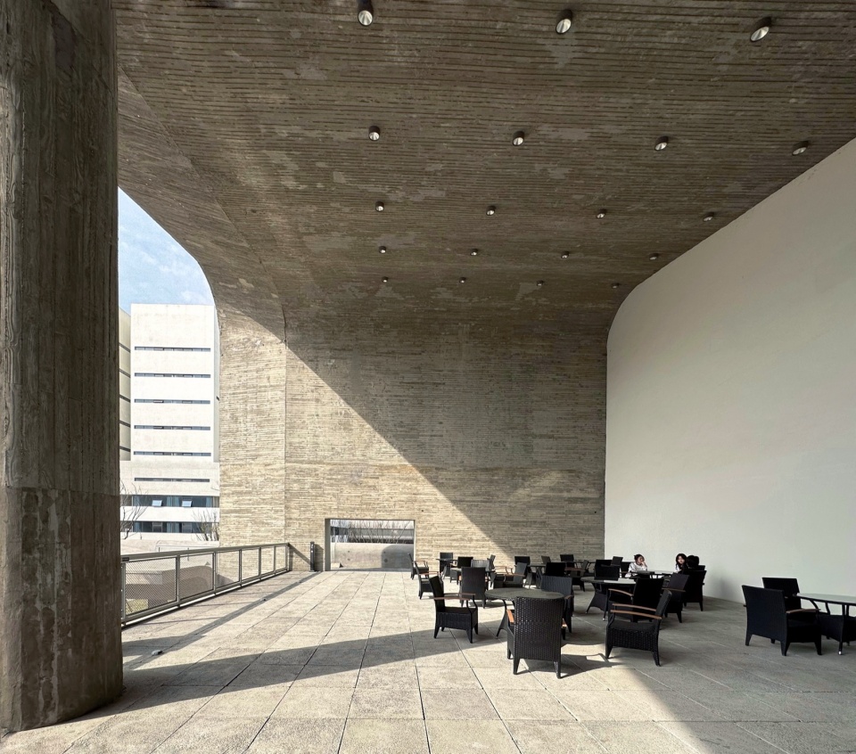 . 报告厅阳台 Balcony of Auditorium ©李诗琪