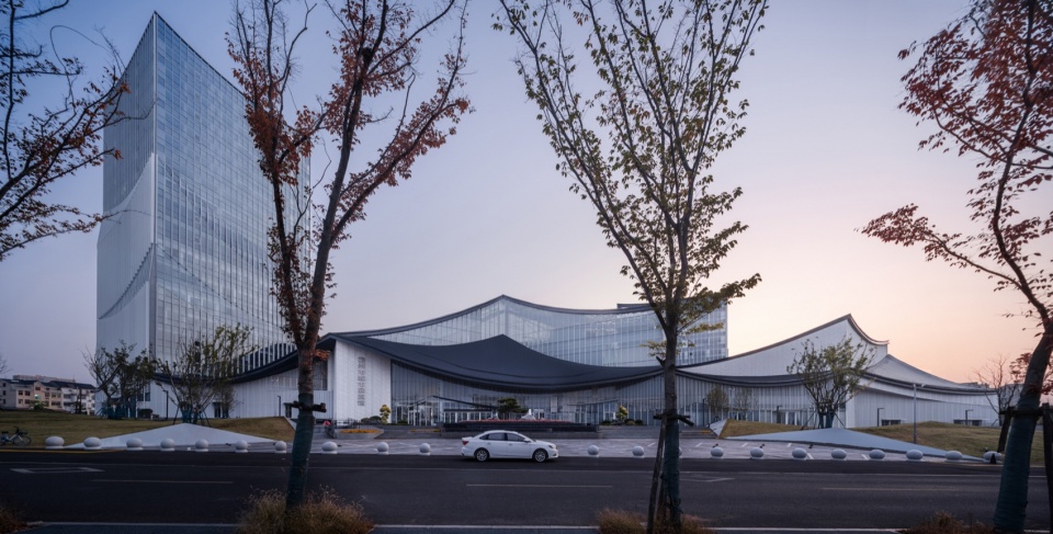 西侧正立面 West elevation©山间影像 Inter mountain images