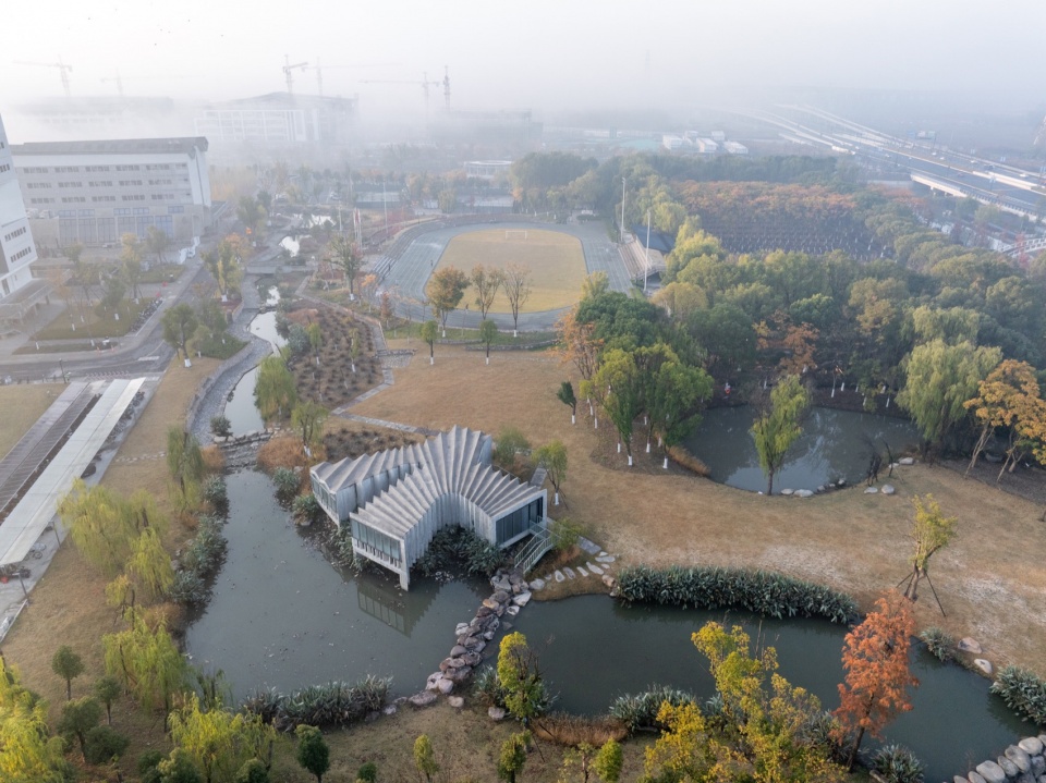 . 鸟瞰师生活动中心 Bird s eye view of Activity Center ©田方方