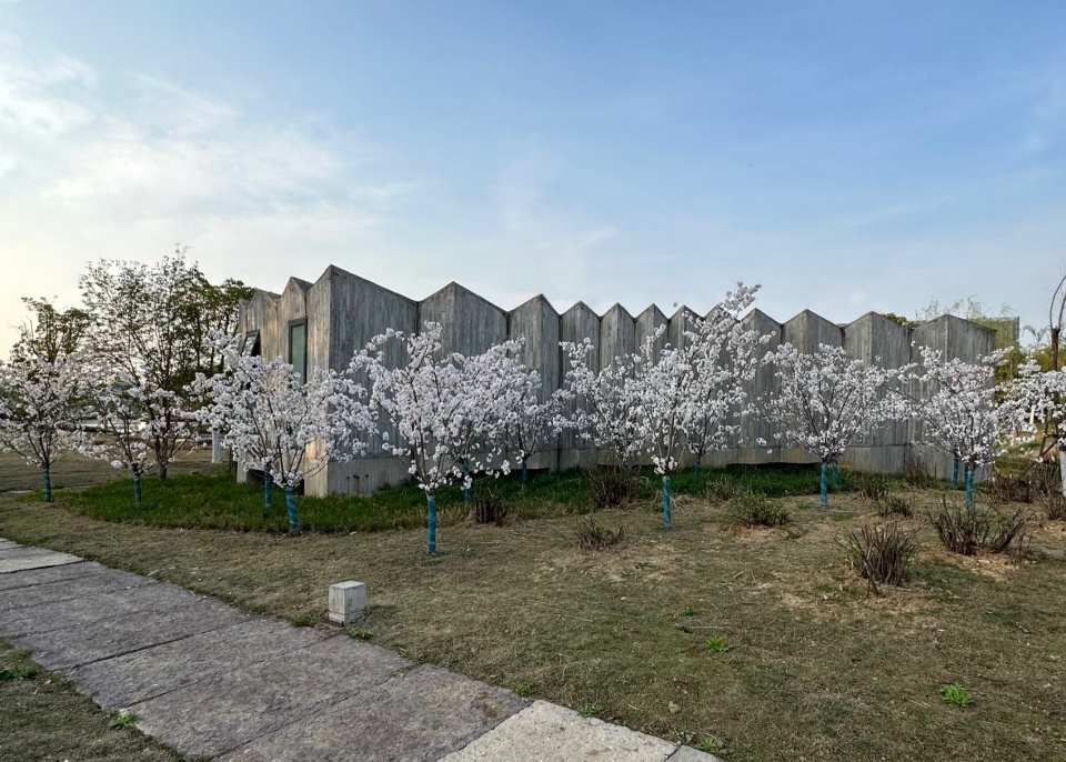 . 师生活动中心外景 Exterior of Activity Center ©李诗琪