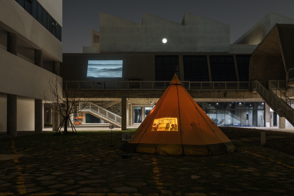 . 校园内的装置设计 Installation in the courtyard ©燕飞