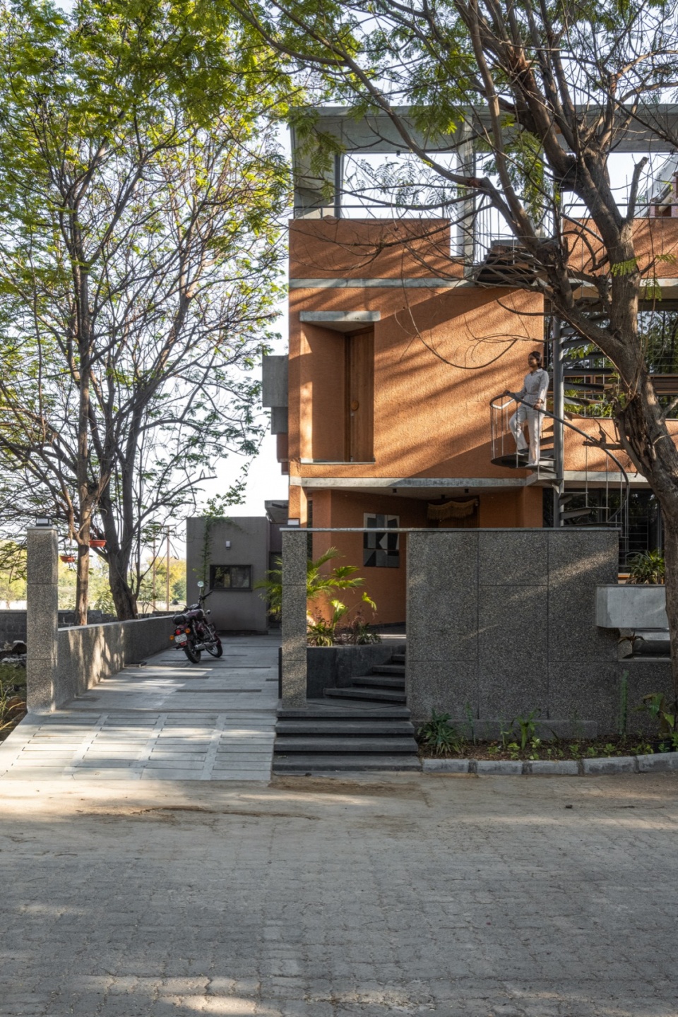 E MKGs HR 33 terra kota house by terra firma architects