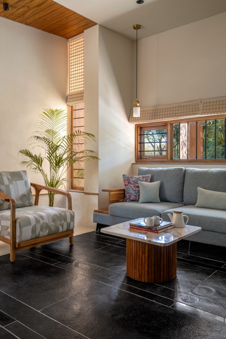 Formal Living room terra kota house by terra firma architects