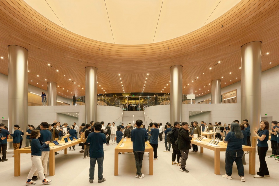 Apple opens new store at the heart of Shanghai's Jing'an