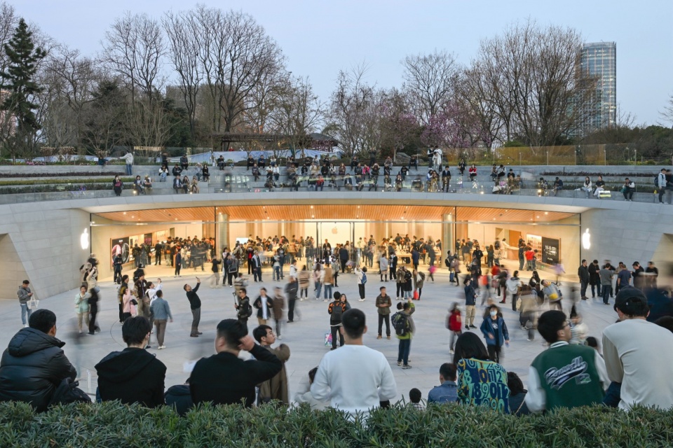 apple opens new store at the heart of shanghais jingan district 3