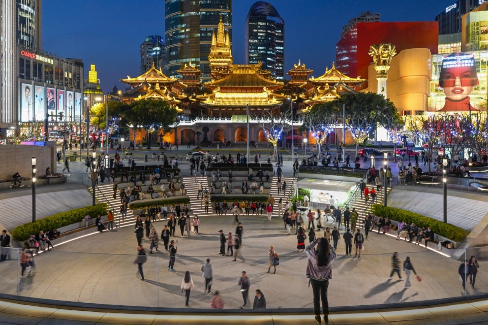 apple opens new store at the heart of shanghais jingan district 4