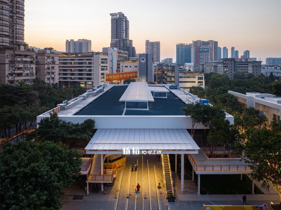入口广场夜景©杨毅衡 1906 young town technology plaza