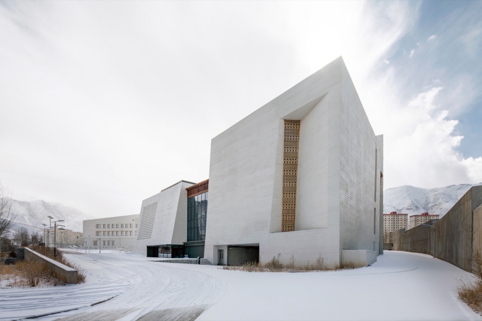 冬日街景Winter Street View 尹明 tibetan thangka art museum