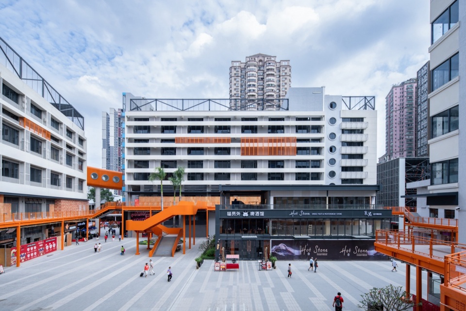 南广场串联商业与行人©吴嗣铭 1906 young town technology plaza