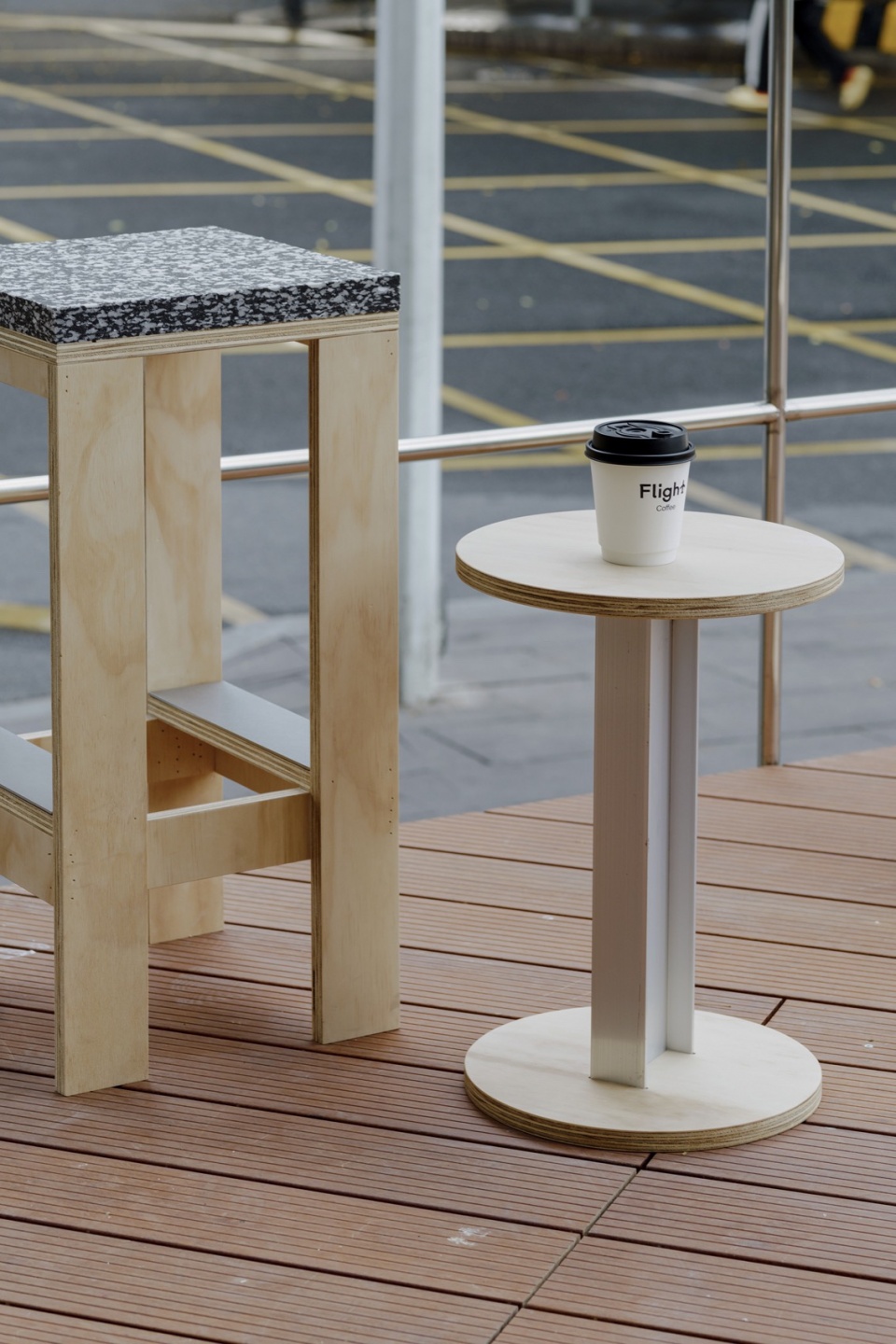 吧椅与边几单体一©肉山 Meat mountain flight coffee shop