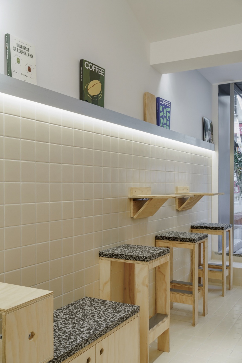 墙面展示区©肉山 Meat mountain flight coffee shop