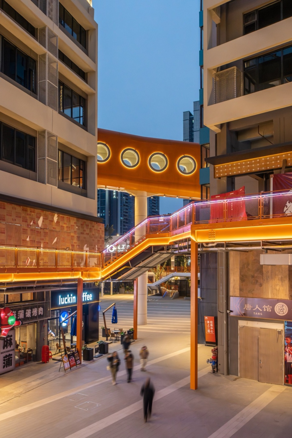 将楼梯打造为景观雕塑©杨毅衡 1906 young town technology plaza