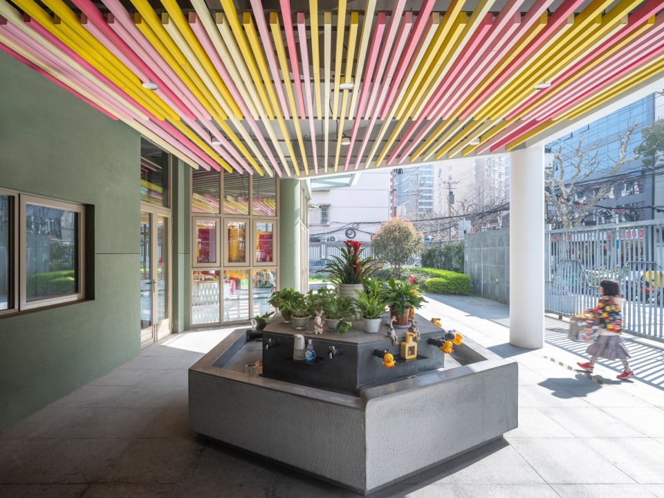 幼儿园主入口 jingan yuyao road kindergarten branch by atelier liu yuyang architects