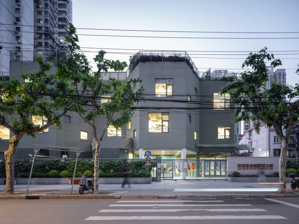 幼儿园海防街正立面 jingan yuyao road kindergarten branch by atelier liu yuyang architects