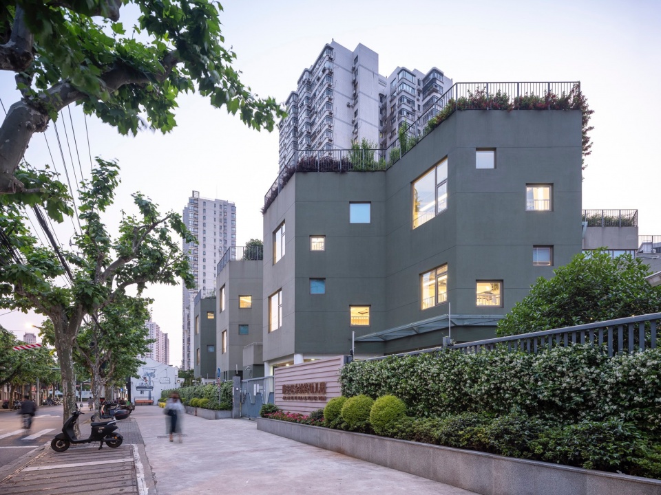 幼儿园海防街街景 jingan yuyao road kindergarten branch by atelier liu yuyang architects