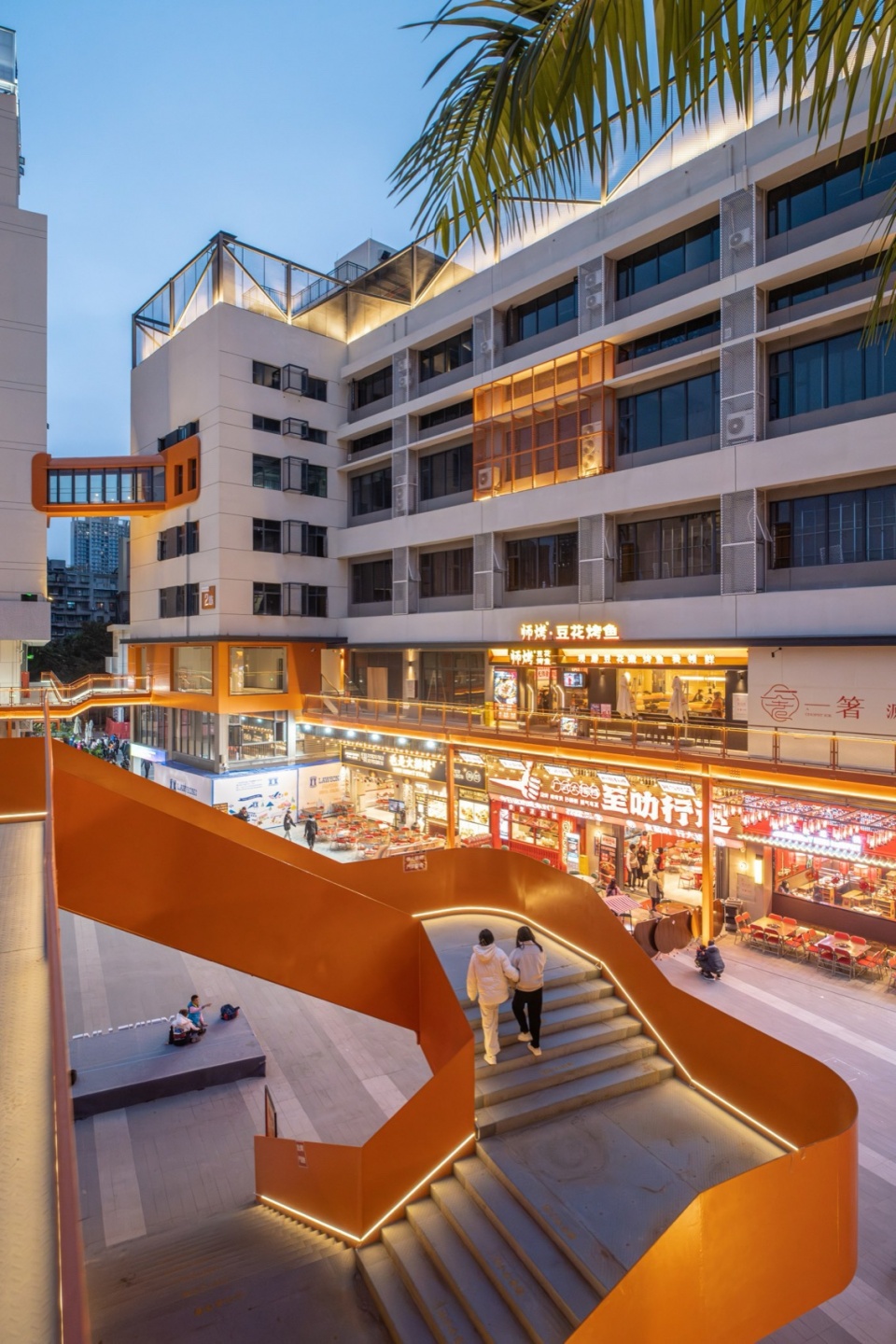 搭建连廊实现双首层的商业模式©杨毅衡 1906 young town technology plaza