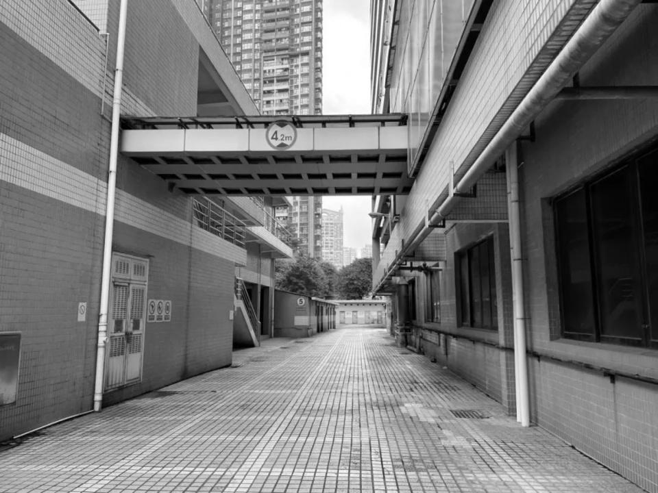 改造前的厂区建筑©竖梁社 2 1906 young town technology plaza