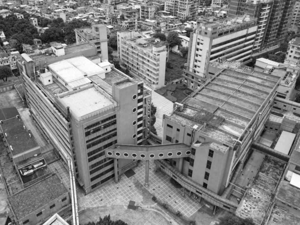 改造前的运货隧道©竖梁社 2 1906 young town technology plaza