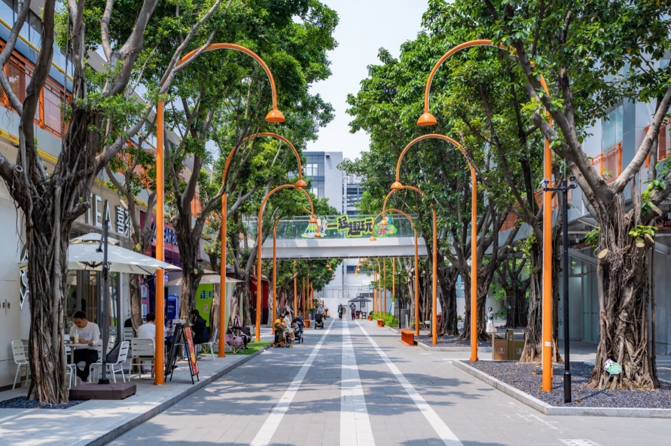 改造后活跃的开放式街区©杨毅衡 1906 young town technology plaza