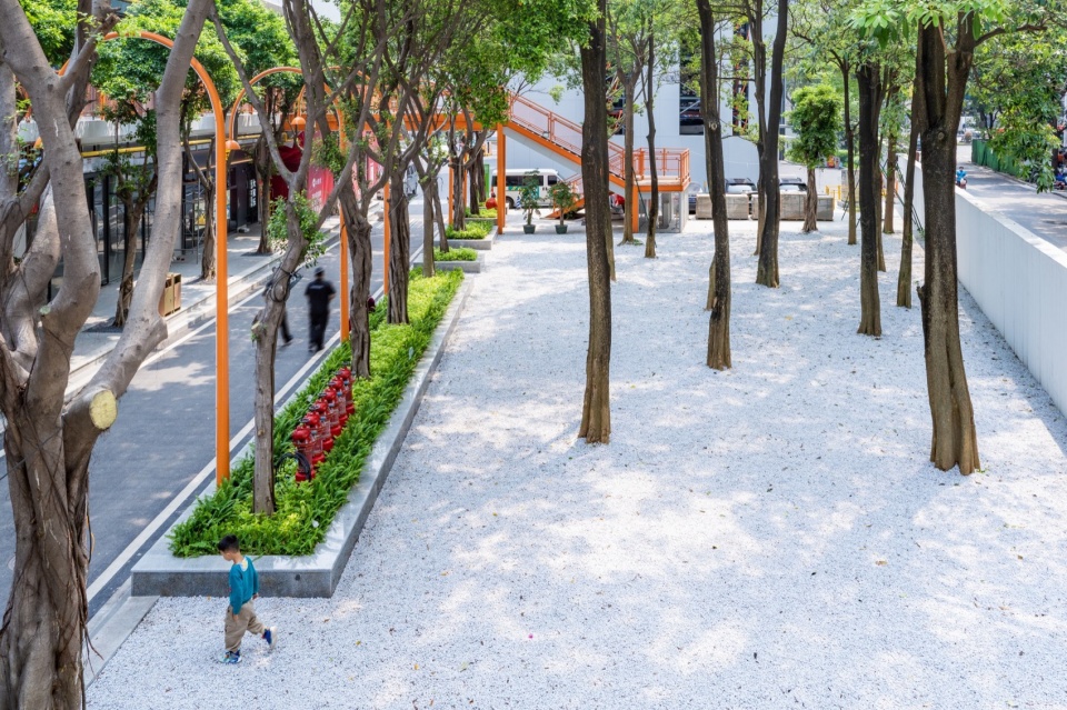 改造后活跃的开放式街区©杨毅衡 2 1906 young town technology plaza