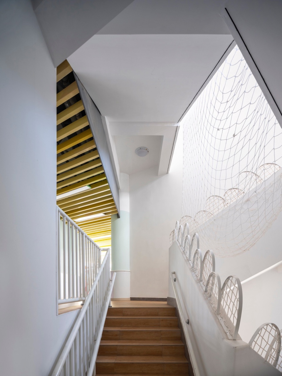 楼梯 jingan yuyao road kindergarten branch by atelier liu yuyang architects