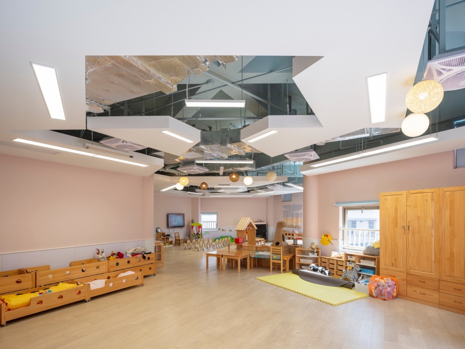 活动室 jingan yuyao road kindergarten branch by atelier liu yuyang architects