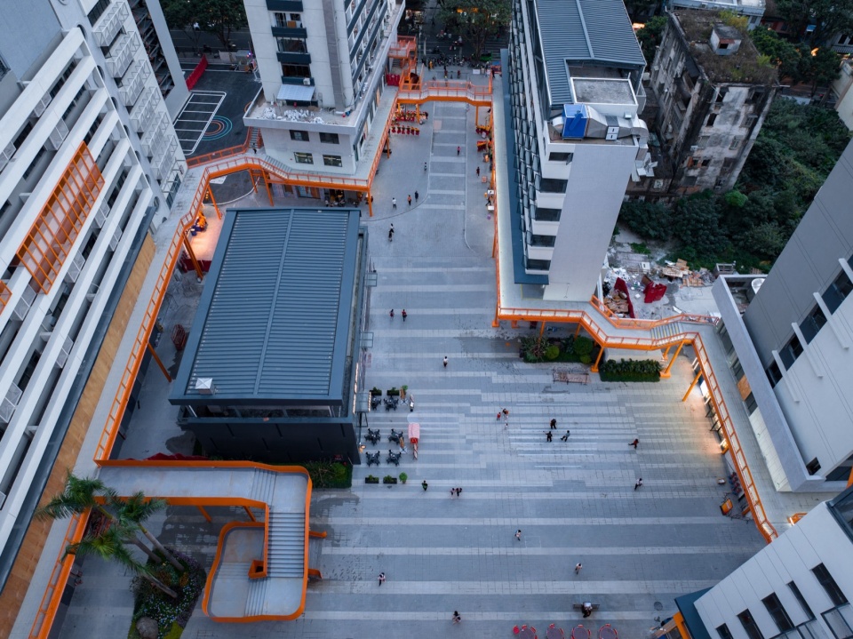 白天和夜晚的南广场©吴嗣铭 1906 young town technology plaza