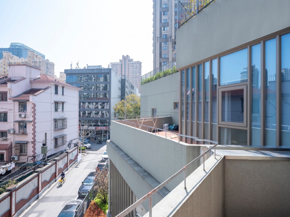 露台 jingan yuyao road kindergarten branch by atelier liu yuyang architects