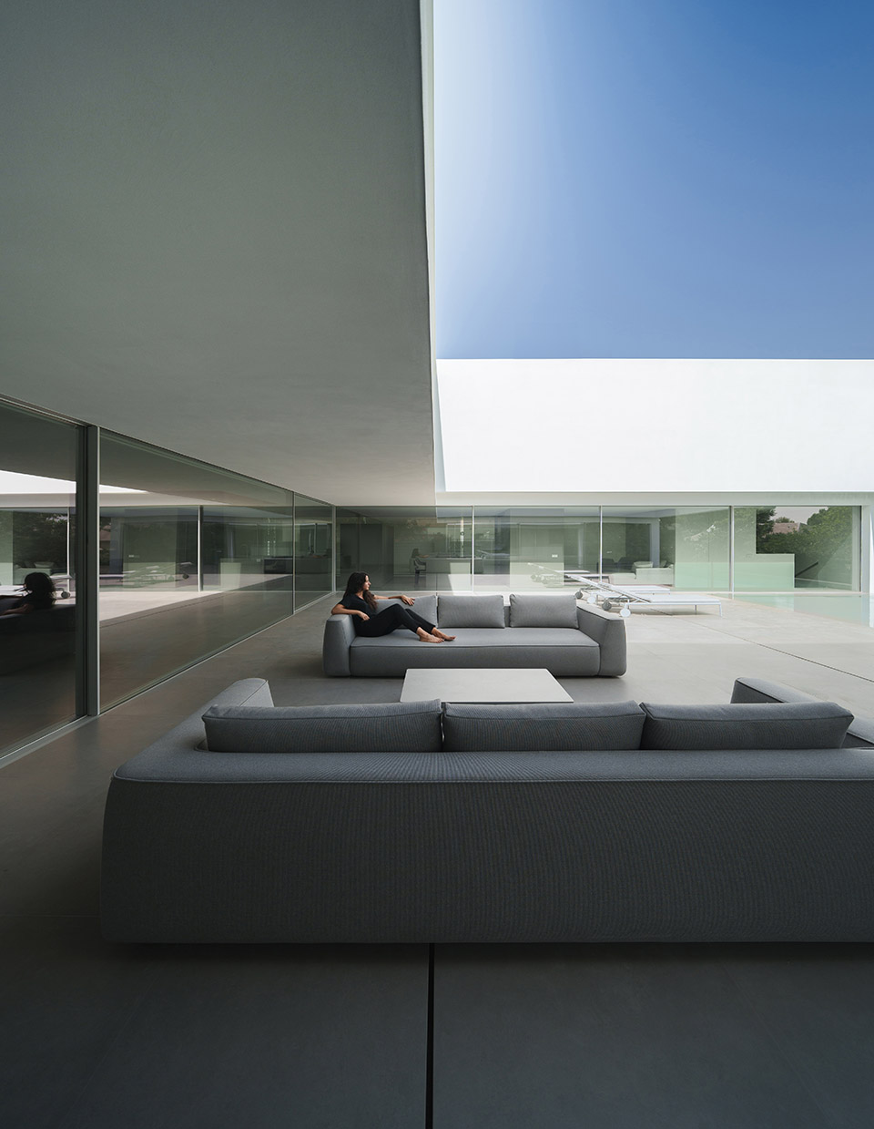compluvium house by fran silvestre arquitectos