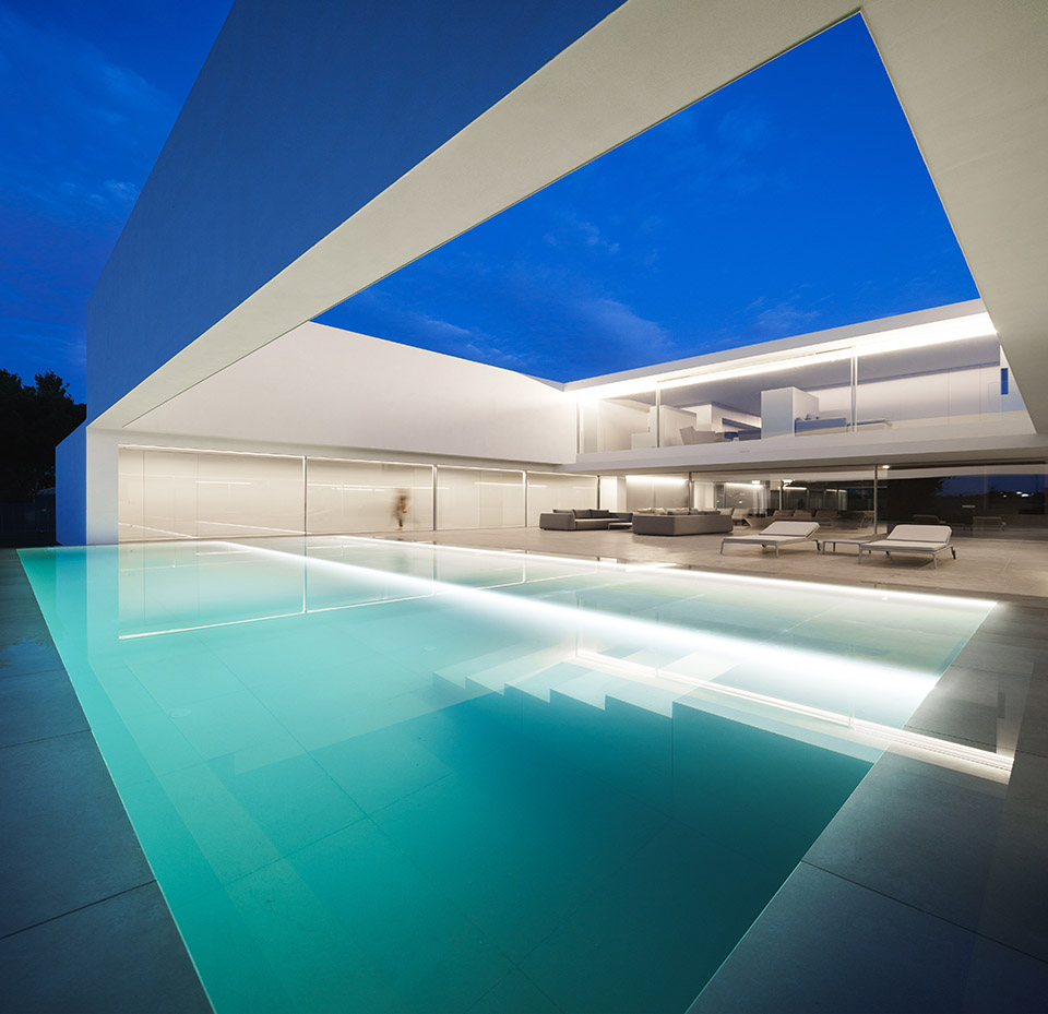 compluvium house by fran silvestre arquitectos