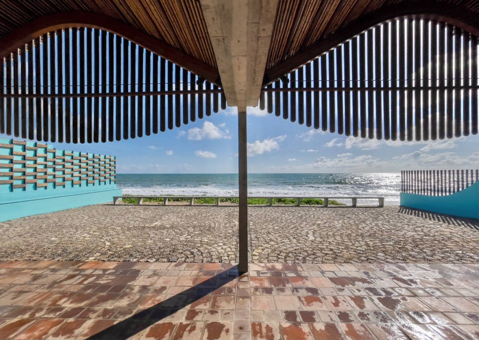 gutter house by atelier daniel florez