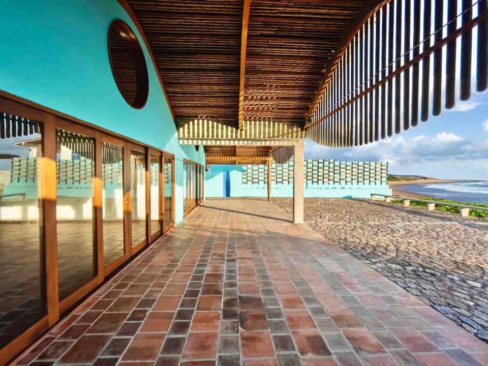 gutter house by atelier daniel florez