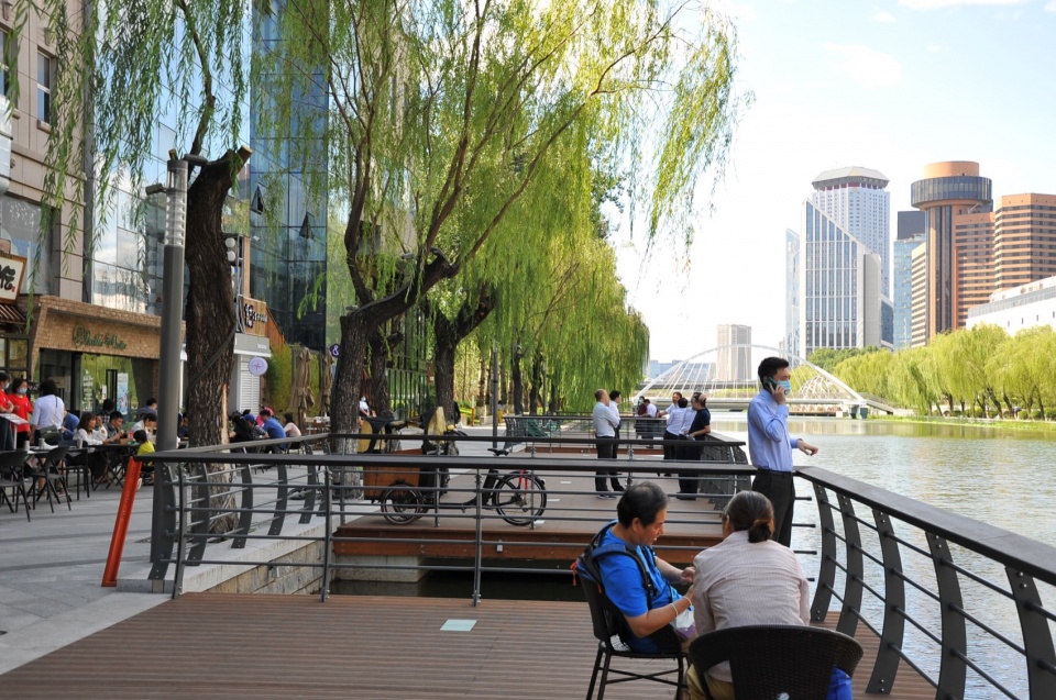 beijing liangma river waterfront landscape corridor by aecom