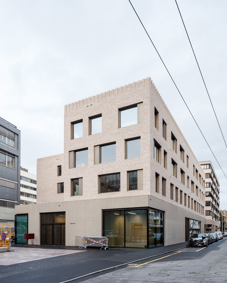 public facilities building at jonction geneva by lacroix chessex