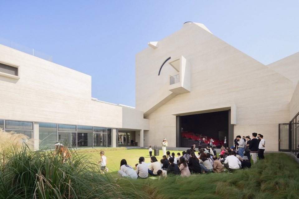 suzhou mountain bilingual school landscape by open zscape