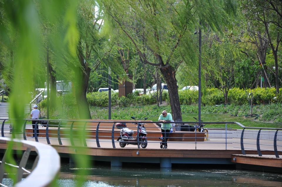 beijing liangma river waterfront landscape corridor by aecom