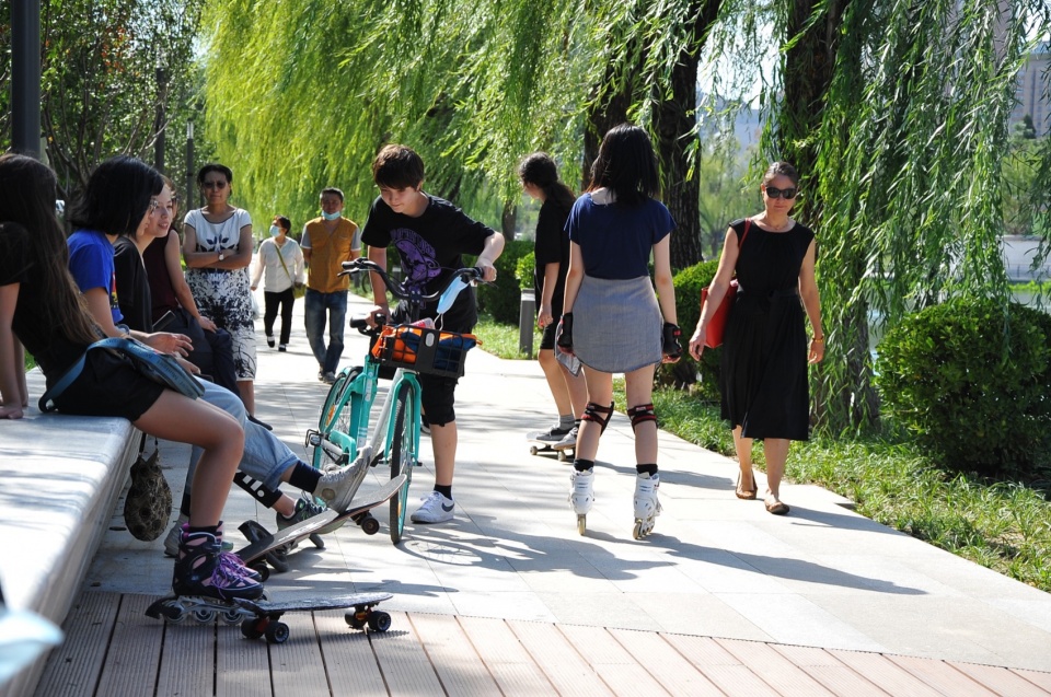 beijing liangma river waterfront landscape corridor by aecom