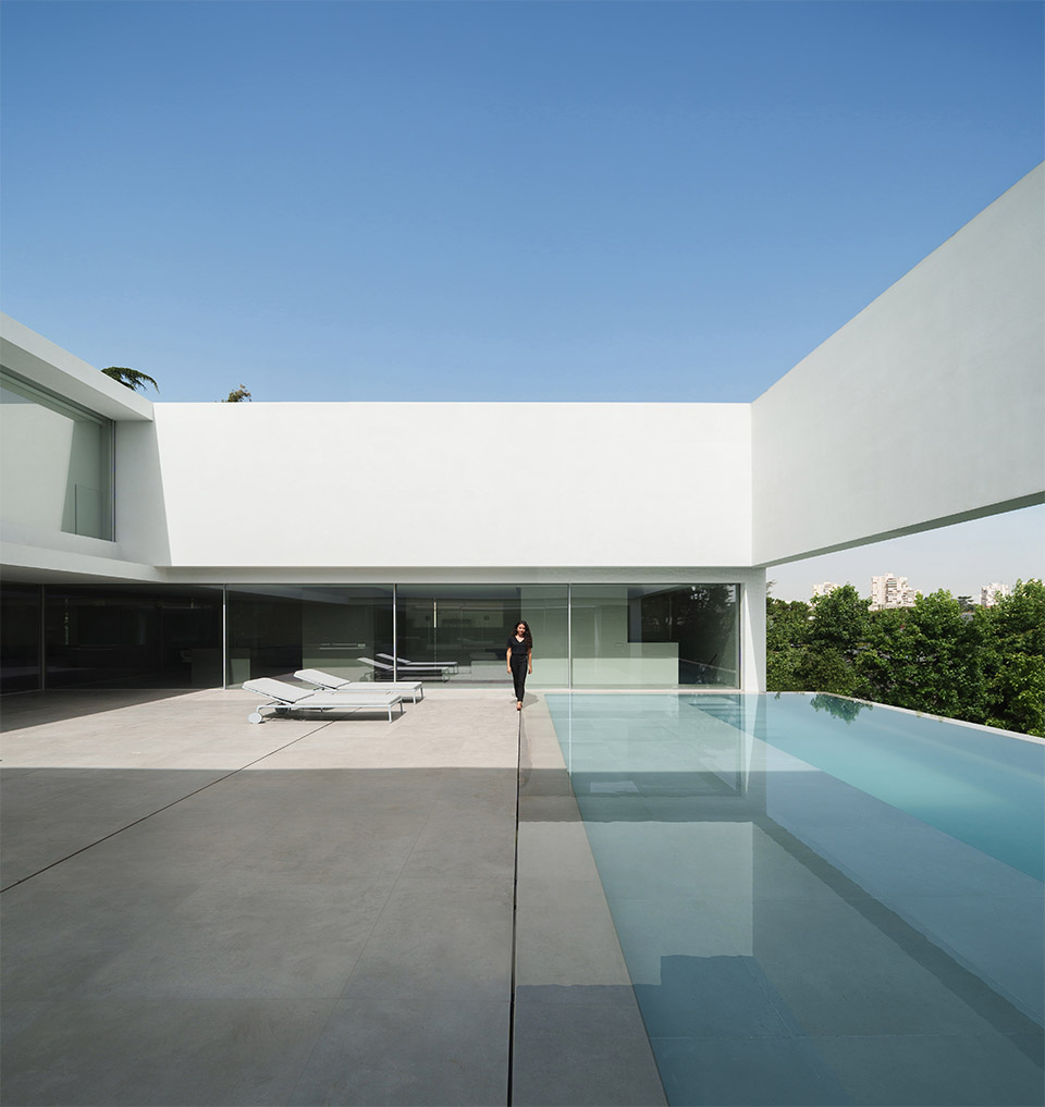 compluvium house by fran silvestre arquitectos