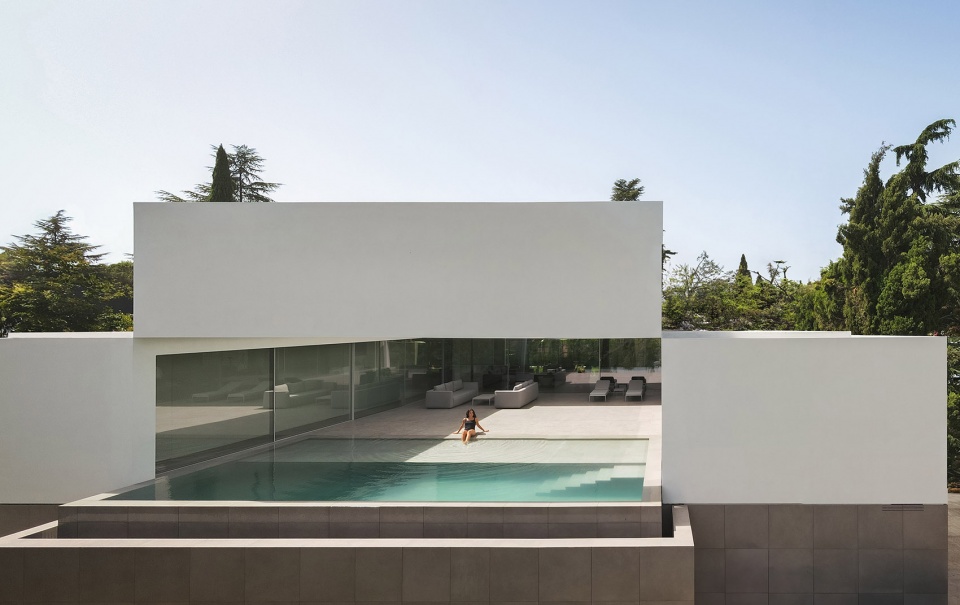 compluvium house by fran silvestre arquitectos