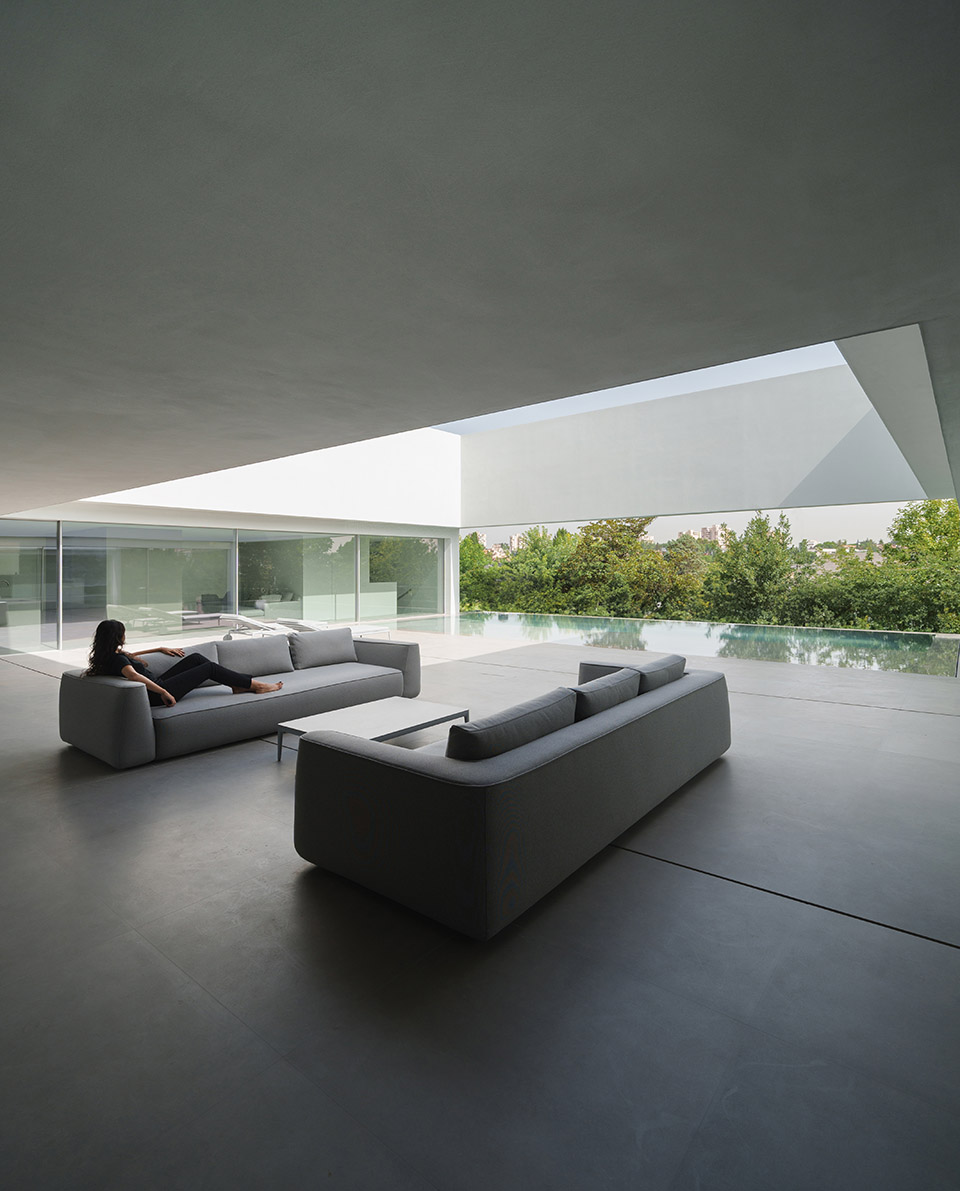 compluvium house by fran silvestre arquitectos