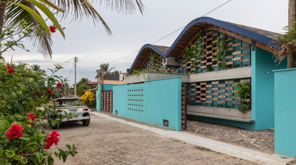gutter house by atelier daniel florez