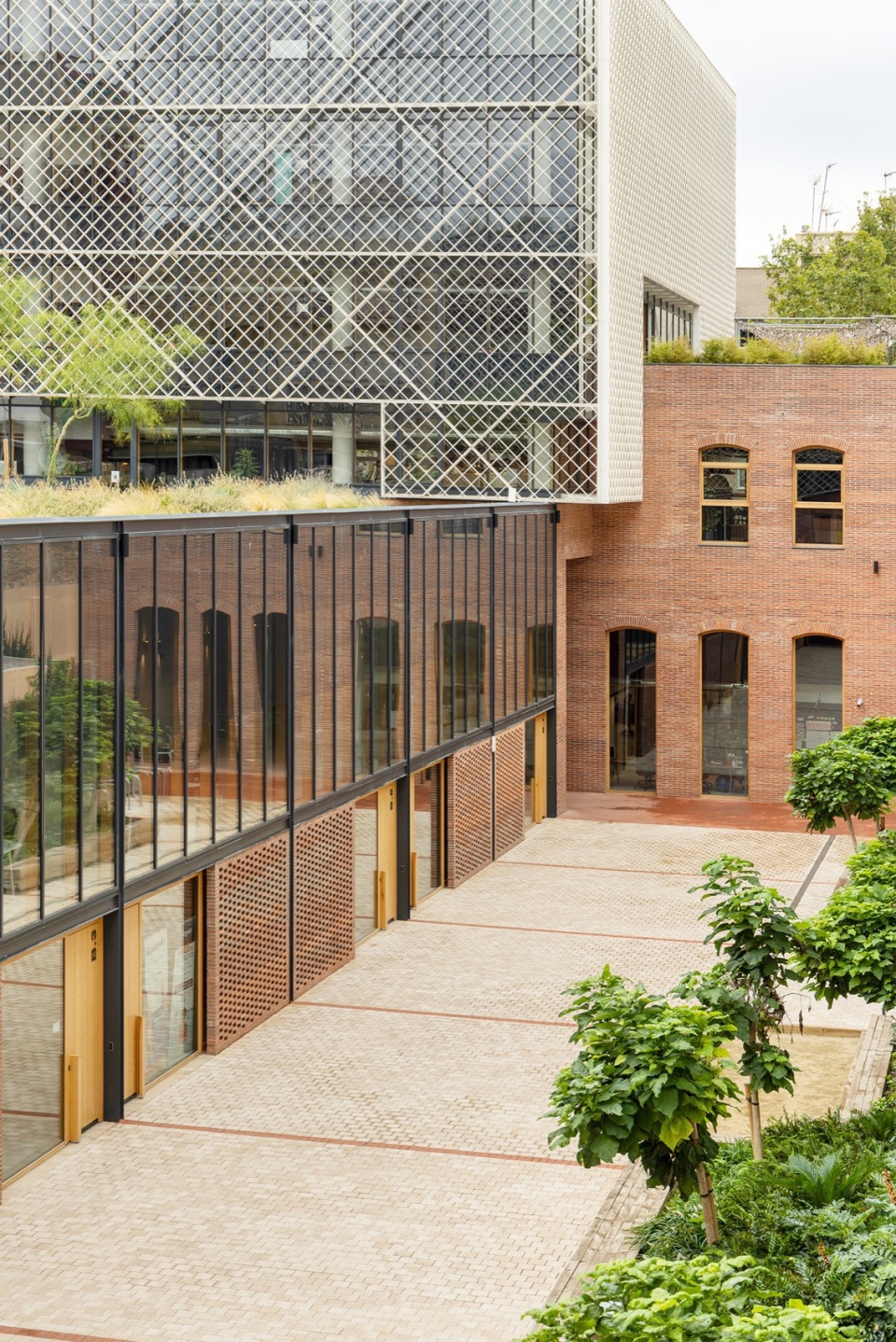 knem offices by b720 fermin vazquez arquitectos