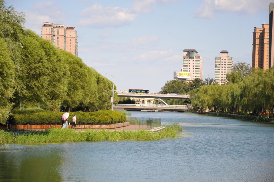 beijing liangma river waterfront landscape corridor by aecom