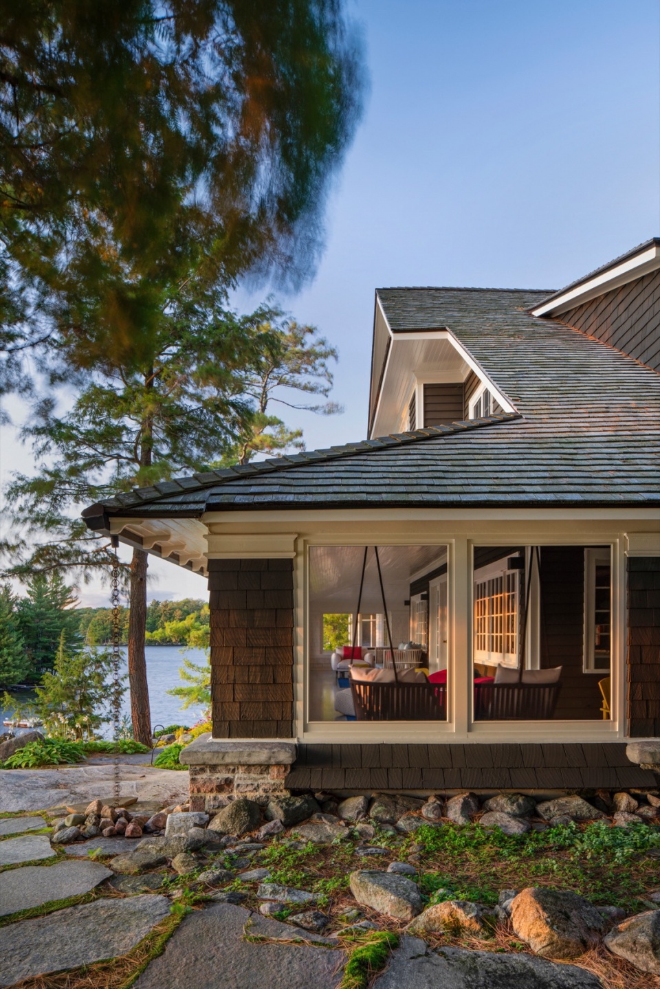 muskoka cottage by reigo bauer